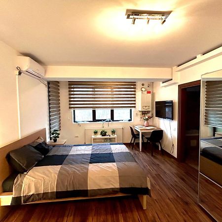 Cozy Apartment With Self Check-In Near Promenada Mall And Verdi Park Bucureşti Ngoại thất bức ảnh