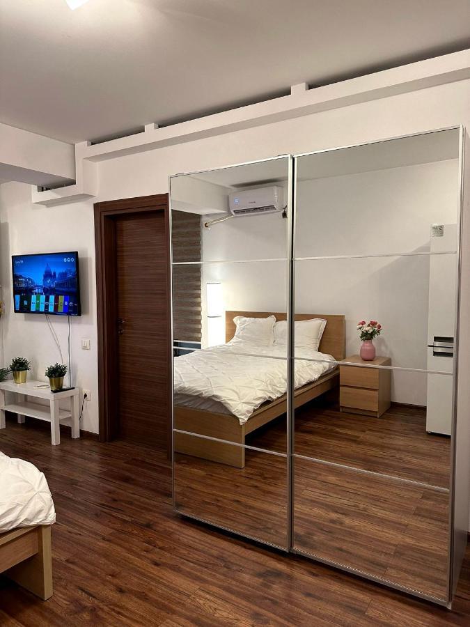 Cozy Apartment With Self Check-In Near Promenada Mall And Verdi Park Bucureşti Ngoại thất bức ảnh
