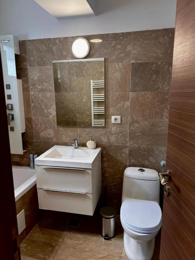 Cozy Apartment With Self Check-In Near Promenada Mall And Verdi Park Bucureşti Ngoại thất bức ảnh