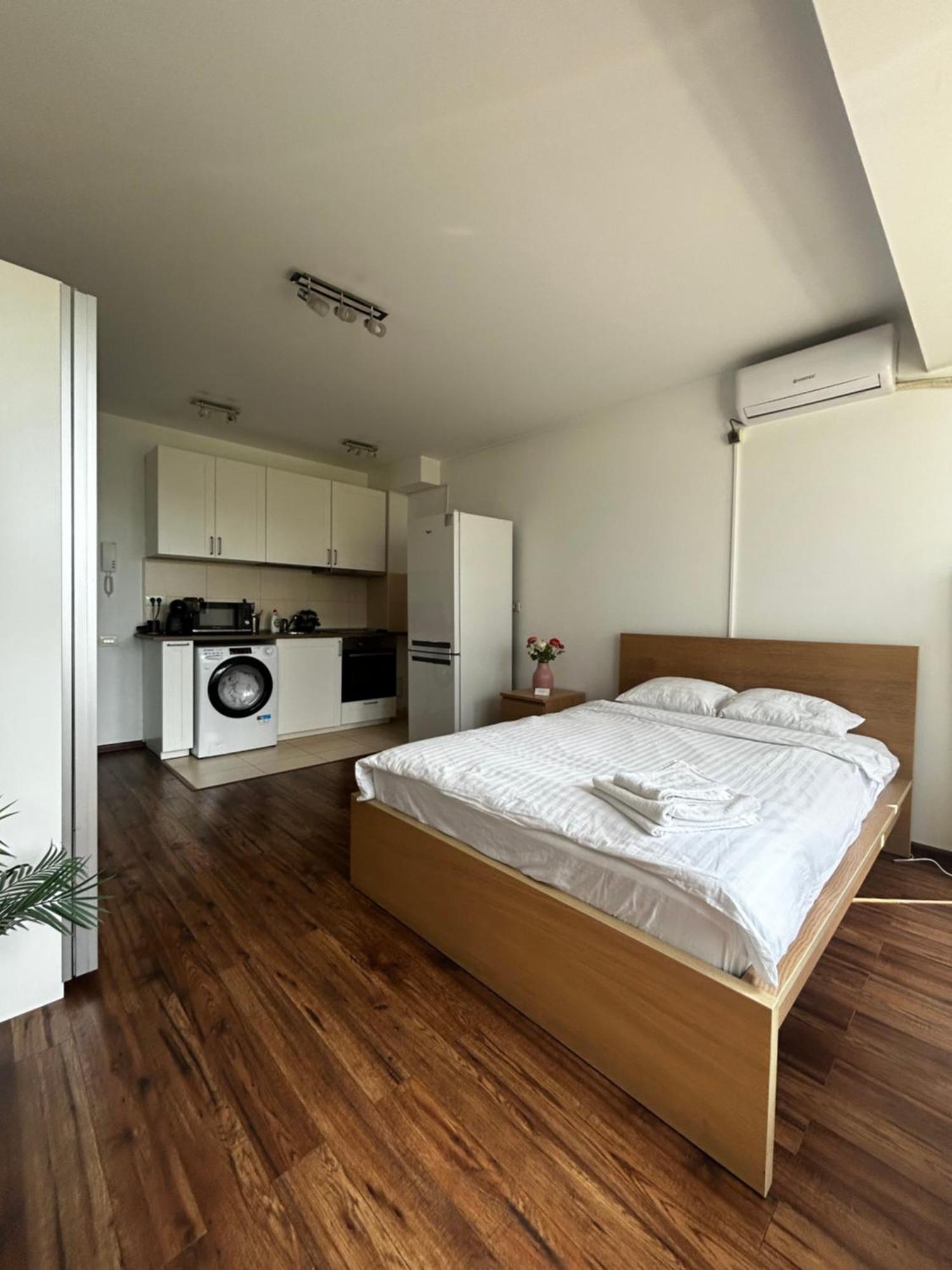 Cozy Apartment With Self Check-In Near Promenada Mall And Verdi Park Bucureşti Ngoại thất bức ảnh