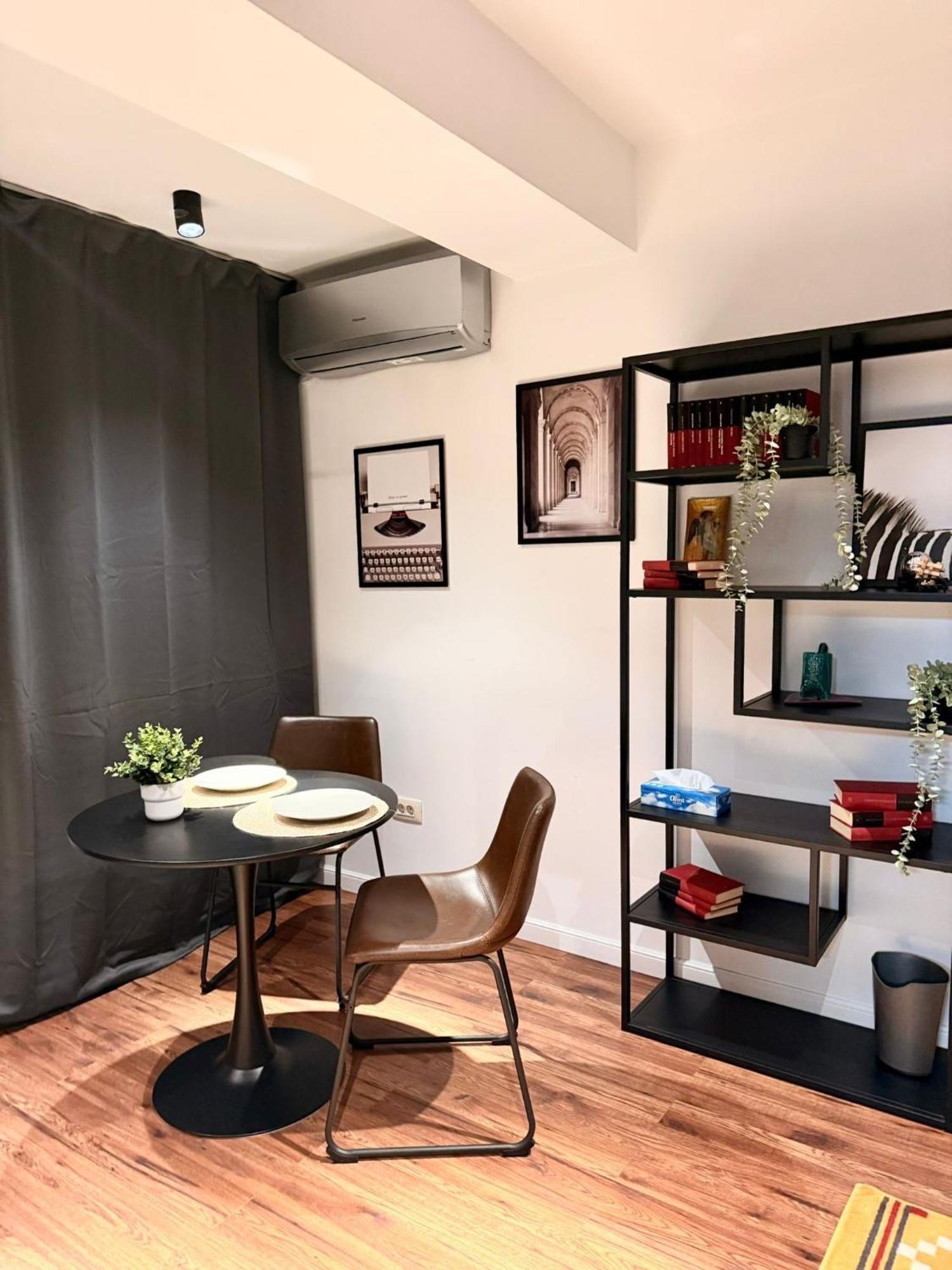 Cozy Apartment With Self Check-In Near Promenada Mall And Verdi Park Bucureşti Ngoại thất bức ảnh