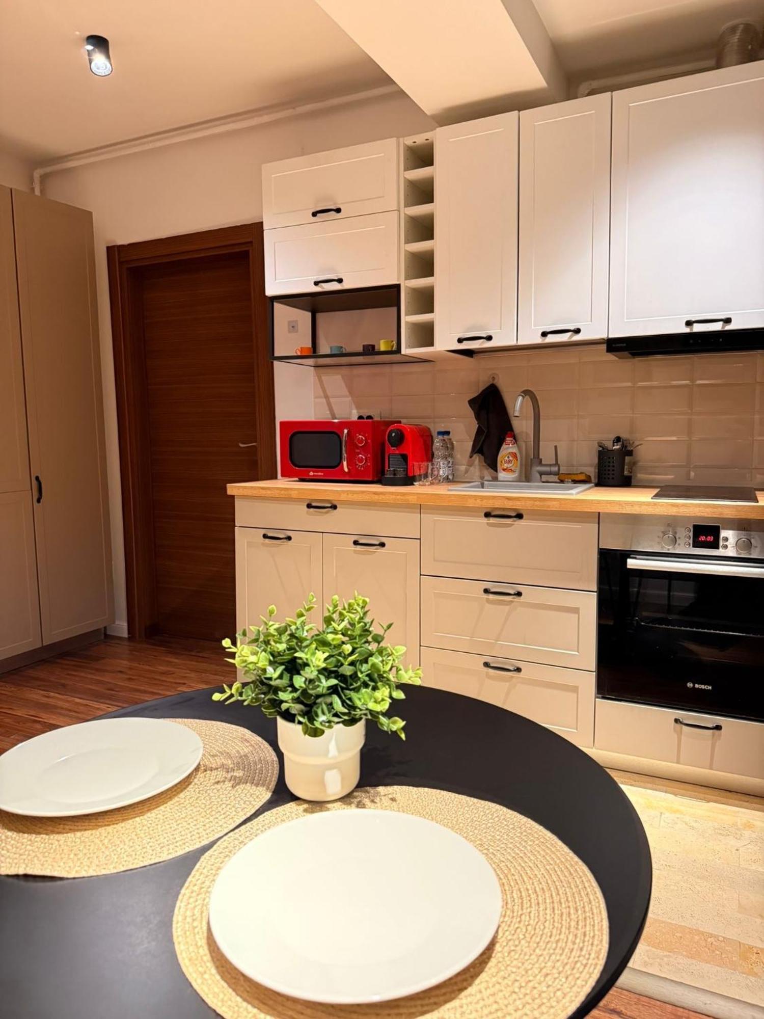 Cozy Apartment With Self Check-In Near Promenada Mall And Verdi Park Bucureşti Ngoại thất bức ảnh