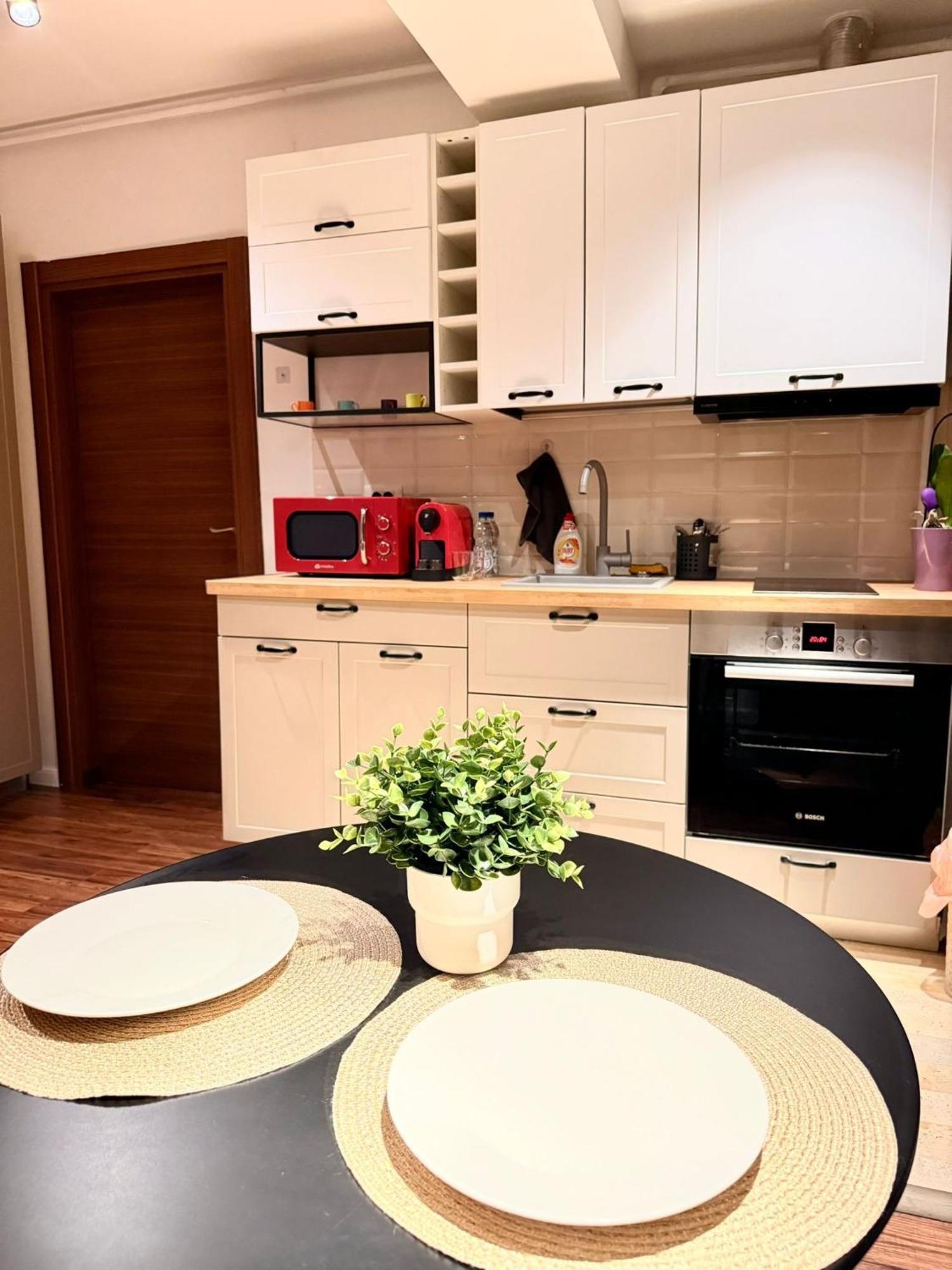 Cozy Apartment With Self Check-In Near Promenada Mall And Verdi Park Bucureşti Ngoại thất bức ảnh