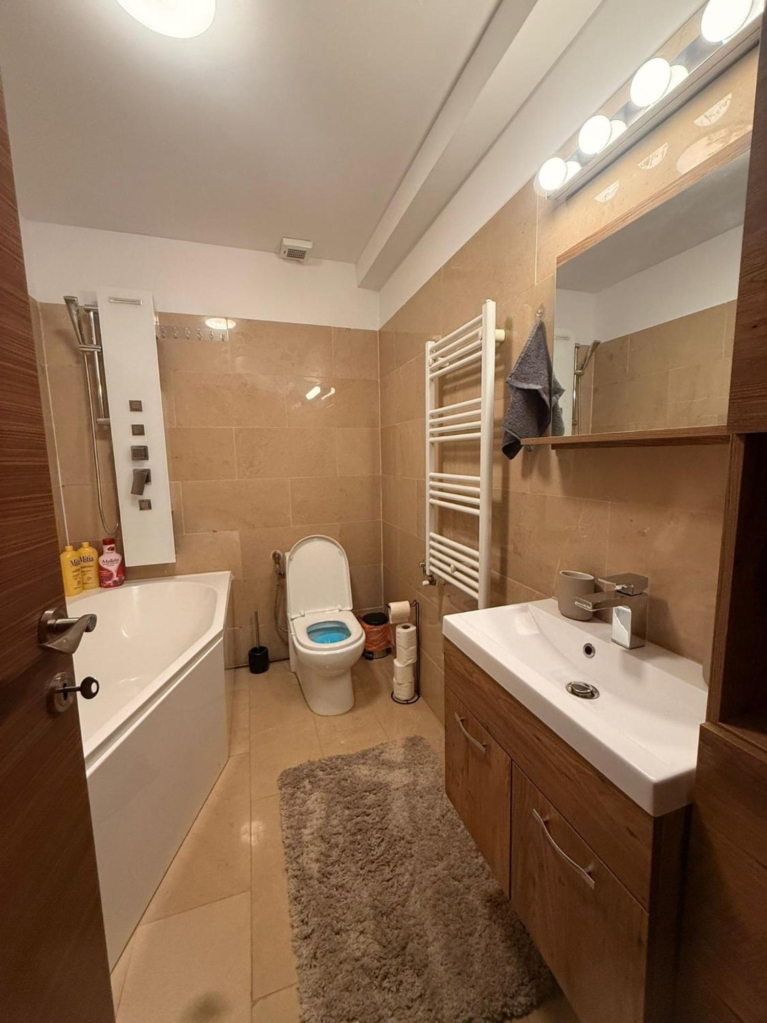 Cozy Apartment With Self Check-In Near Promenada Mall And Verdi Park Bucureşti Ngoại thất bức ảnh